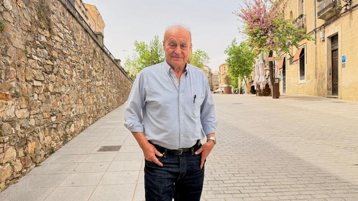 Memoria frente a la "ignorancia activa": Martínez Soler sacude la conciencia de la comunidad educativa en Cáceres