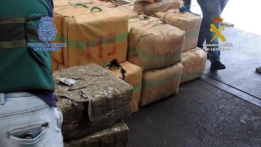 Incautadas cuatro toneladas de hachís a narcotraficantes que usaban Canarias como vía de entrada de la droga