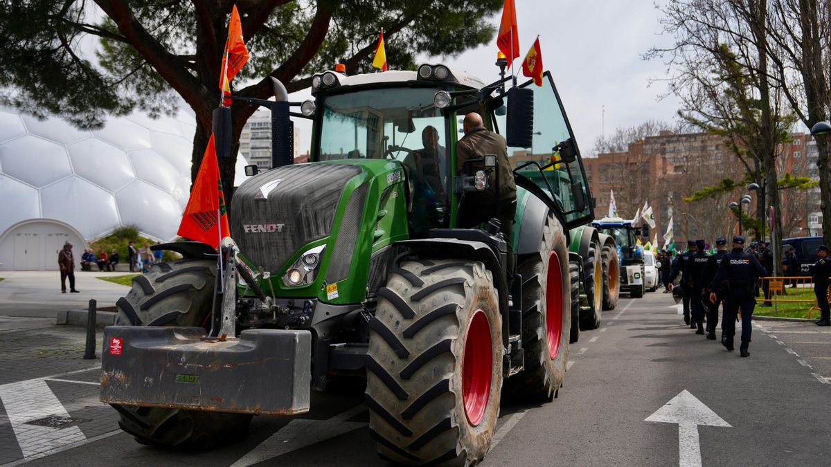 Mil personas protestan en Valladolid contra la "especulación feroz" del gasóleo agrícola