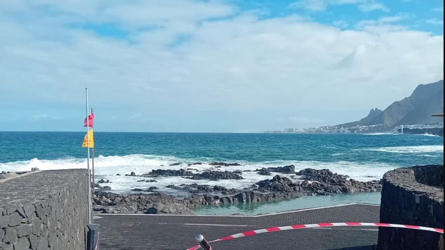 Las autoridades advierten del peligro de acercarse a muelles y espigones tras la muerte de tres personas en Tenerife
