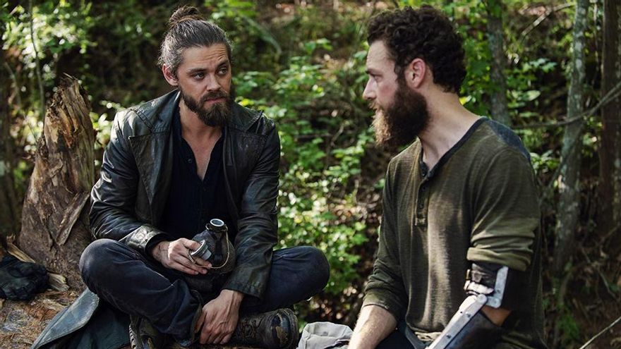 Tom Payne y Ross Marquand en "The Walking Dead"