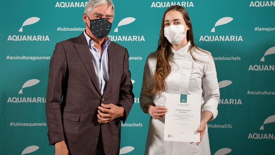 Sandra García, ganadora del I Reto Lubina BCC y Gustavo Larrazábal, presidente de Aquanaria.