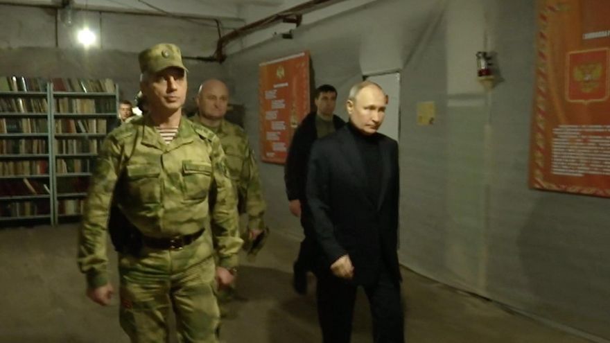 Putin visita por sorpresa los cuarteles de las tropas rusas en Jersón y Lugansk