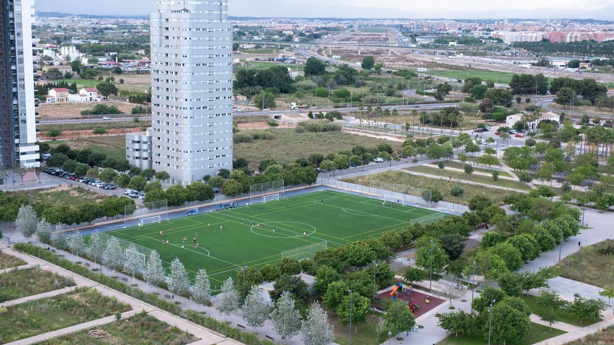 El nou camp de futbol de la Torre.