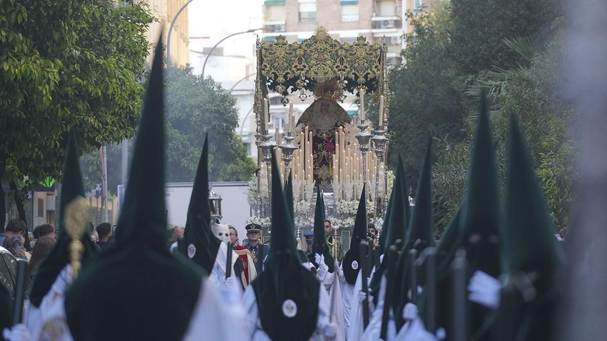La procesión de la Hermandad de la Cena, en imágenes