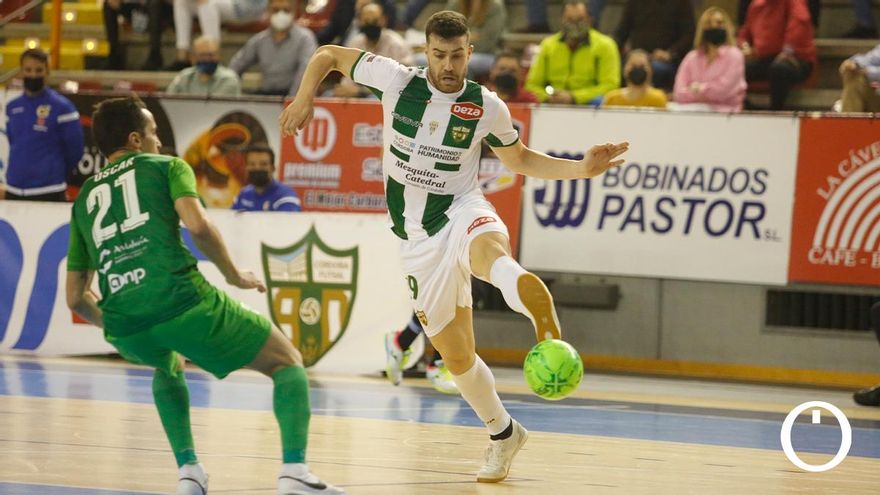 Alberto Saura, en el duelo con el UMA Antequera.