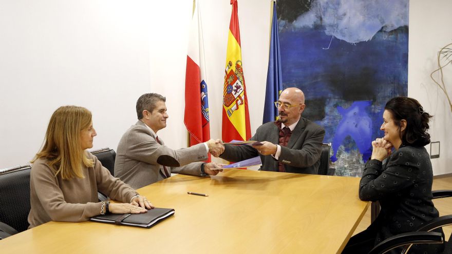 Firma el Pacto Profesional Sanitario con la organización sindical CSIF.-ARCHIVO