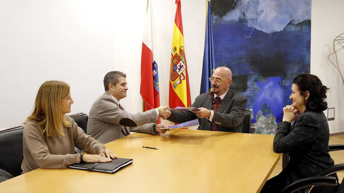 El Gobierno firma con el sindicato CSIF un Pacto Profesional Sanitario para todos los empleados del Servicio Cántabro de Salud
