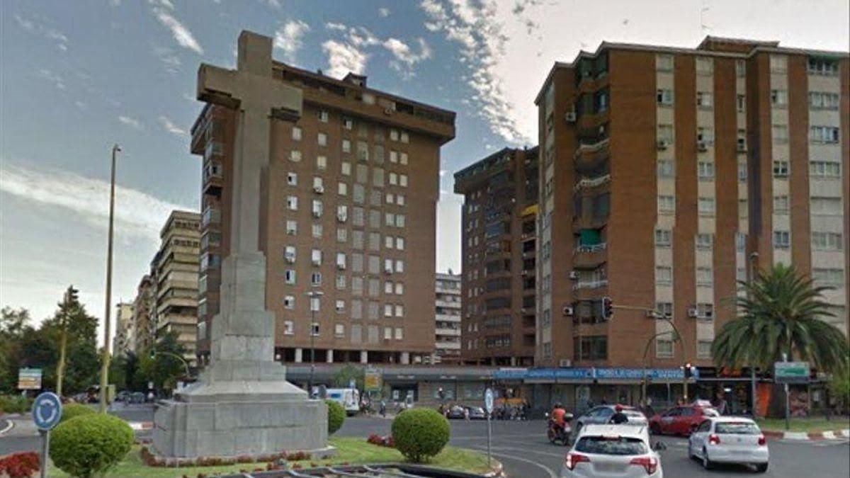 La asociación que defiende la Cruz de los Caídos convoca un rezo en Cáceres para frenar su retirada
