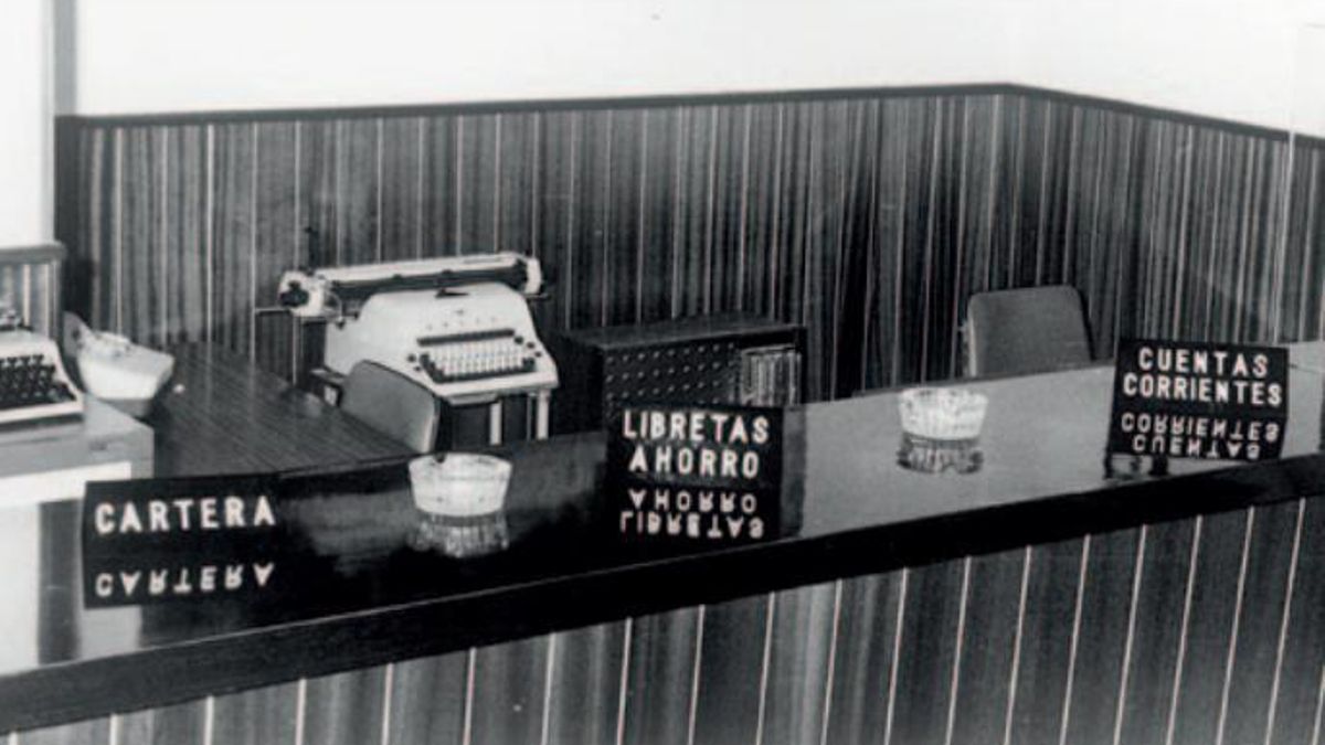 Antigua oficina de la hoy Eurocaja Rural, que sigue siendo cooperativa de crédito 60 años después, en Torrijos (Toledo)