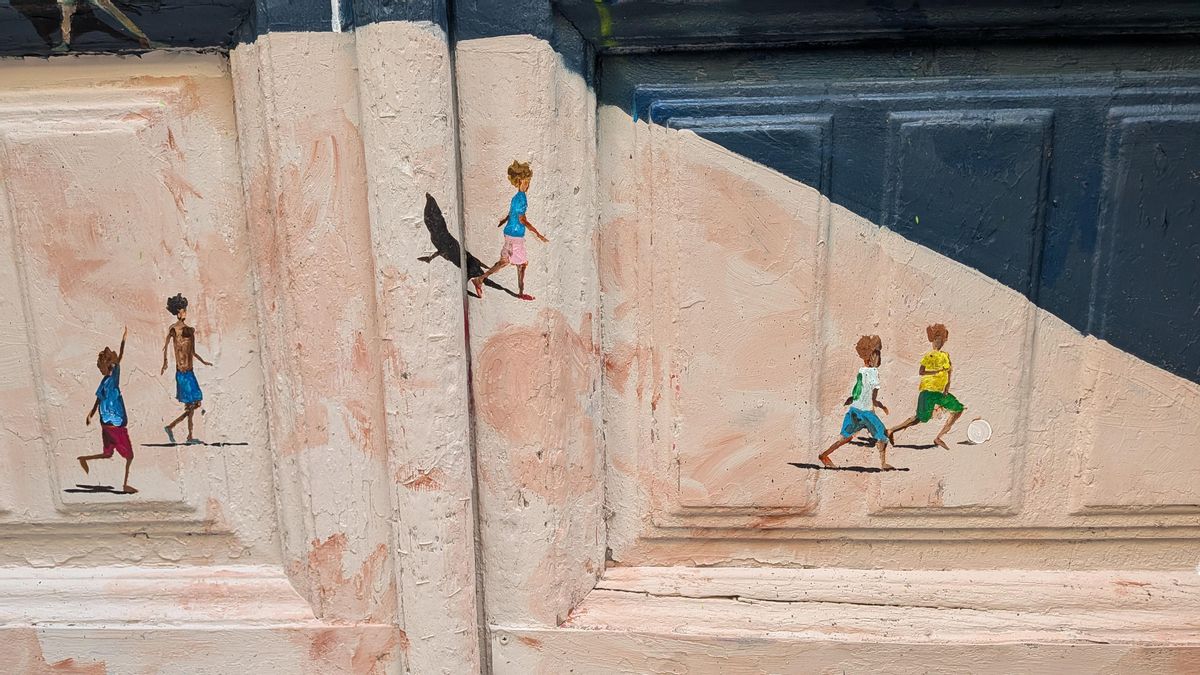 Detalle de la obra premiada de Prëo sobre un portal de la calle Palma