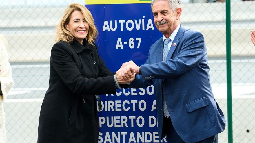 La ministra de Transportes, Movilidad y Agenda Urbana, Raquel Sánchez, y el presidente de Cantabria, Miguel Ángel Revilla, durante el acto de puesta en servicio del nuevo acceso al Puerto de Santander desde la A-67