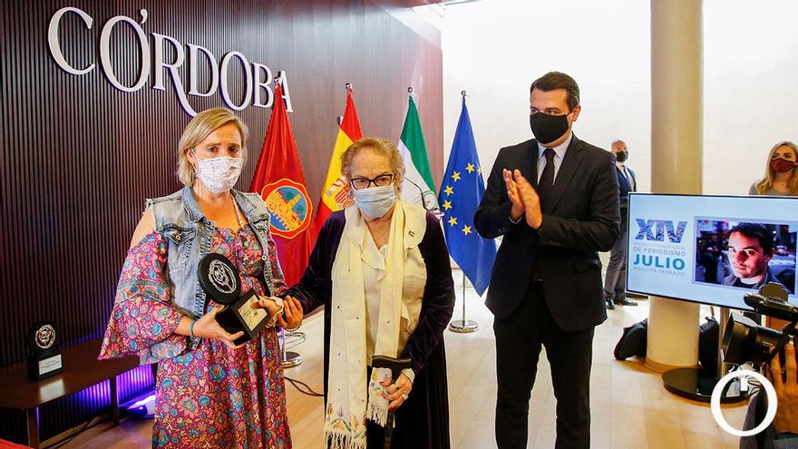 Entrega del XIII Premio Periodístico Julio Anguita Parrado a los familiares de Ana Alba