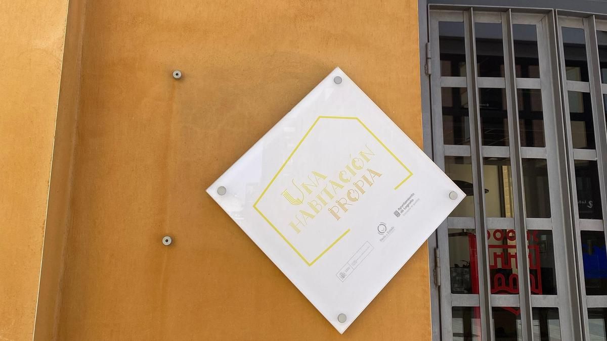 Placa de la Rafael Azcona vandalizada