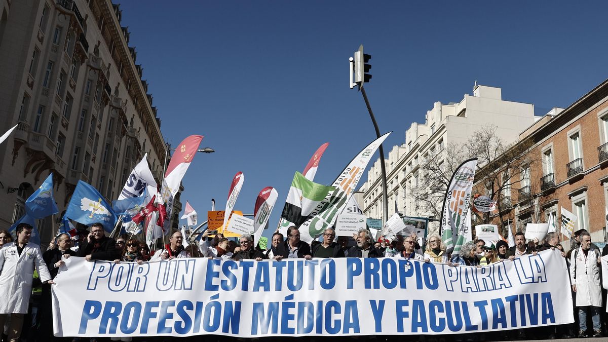 Los médicos inician su huelga más intensa contra el estatuto marco