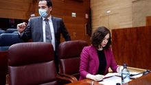 La presidenta de la Comunidad de Madrid, Isabel Díaz Ayuso (d) y el vicepresidente, Ignacio Aguado (i).