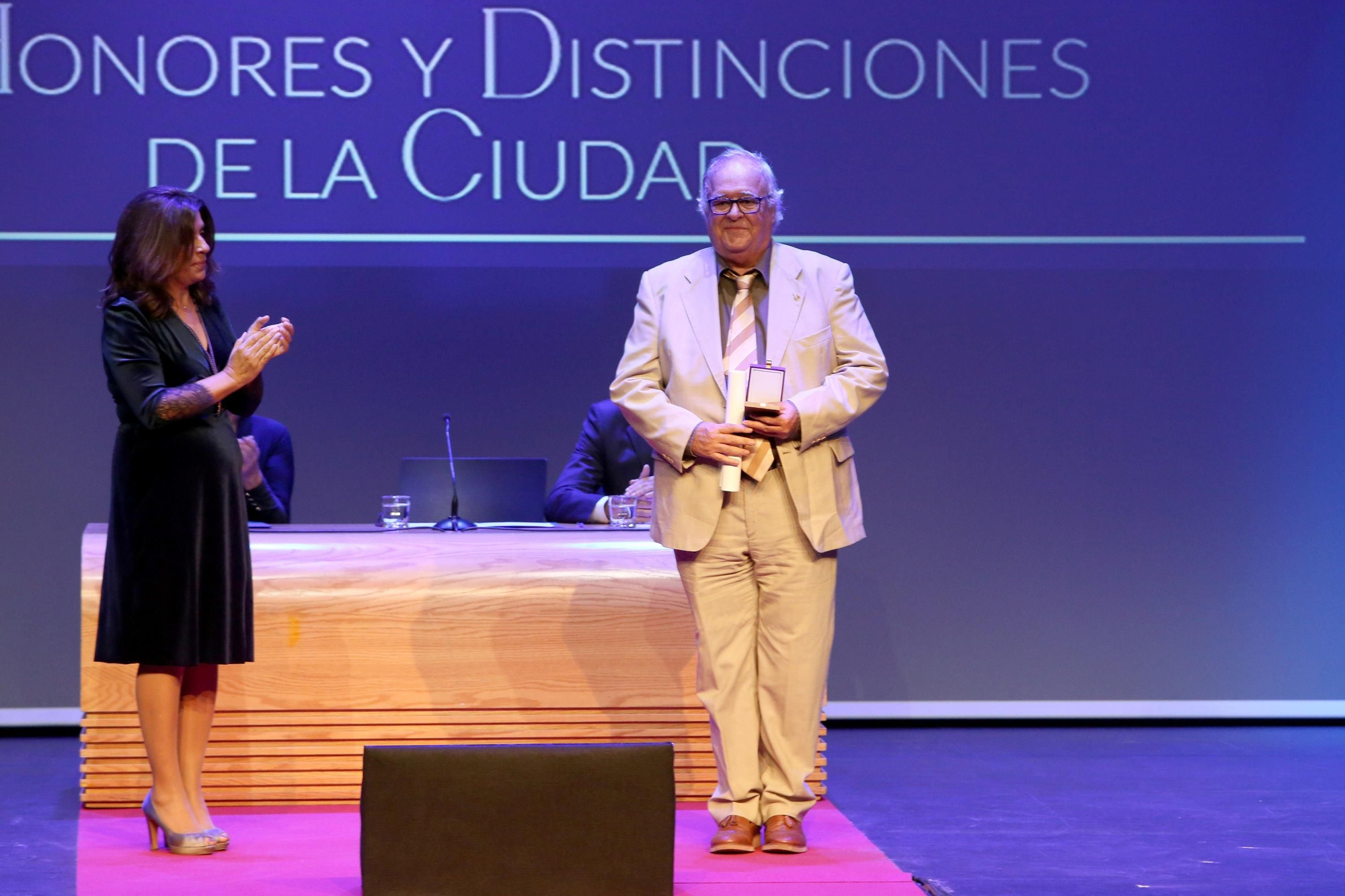 Antonio Moreno, entrenador del Rocasa, Medalla al Mérito Deportivo de Telde