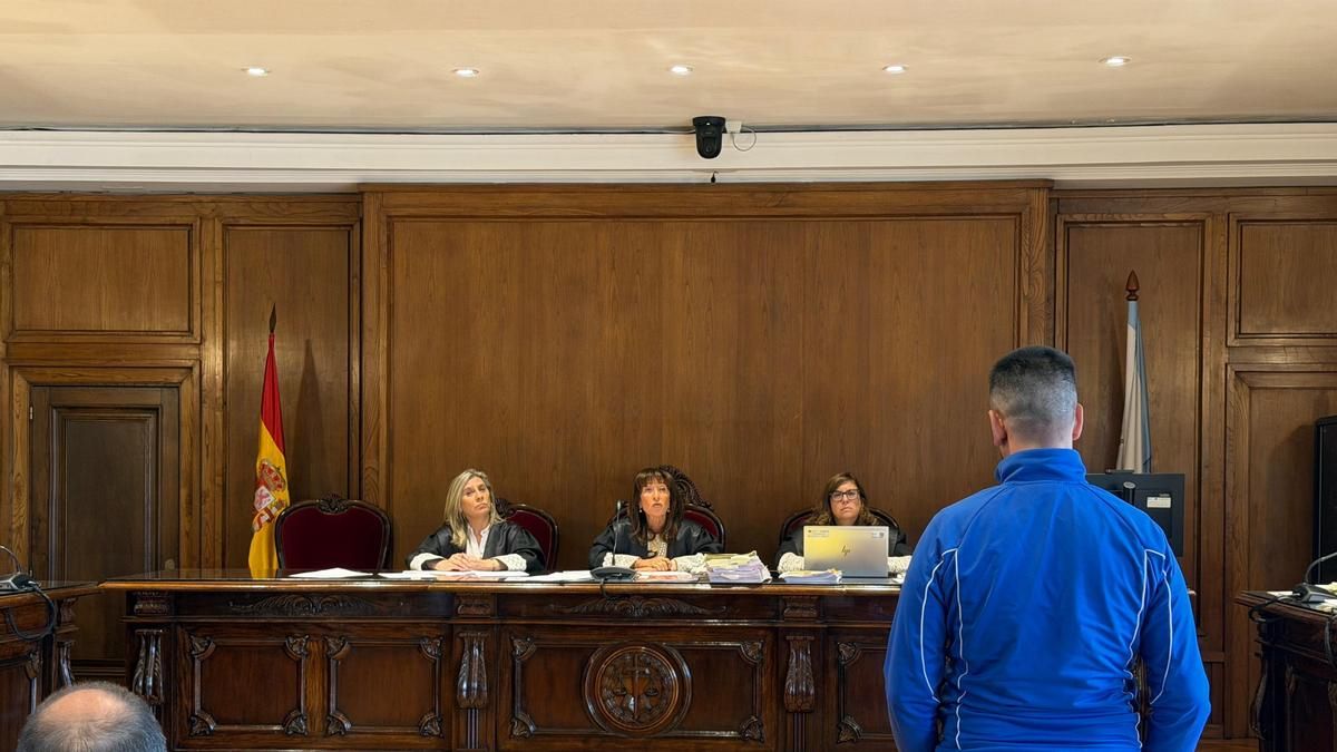El acusado de rociar con gasolina y prender fuego a su expareja en Vigo dice ante el tribunal que no lo recuerda