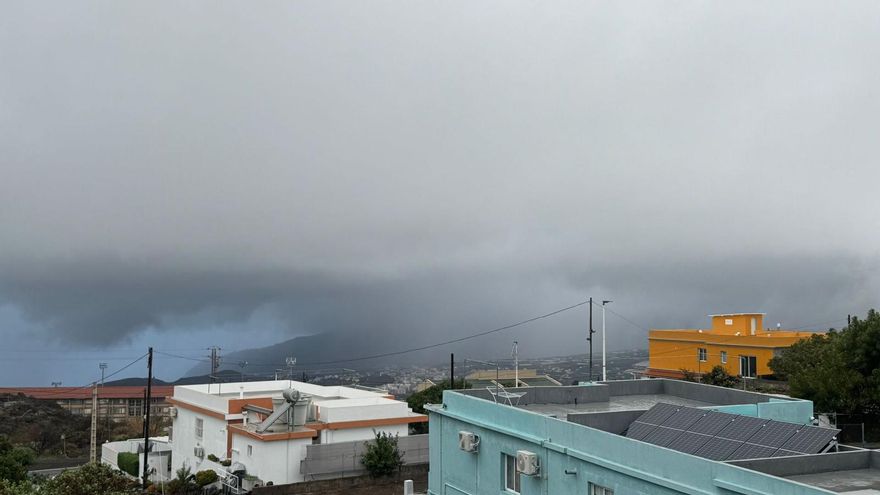 La borrasca Claudia llega a La Palma por el noroeste y deja lluvias copiosas, rachas de viento de casi 90 km/h y cortes de vías