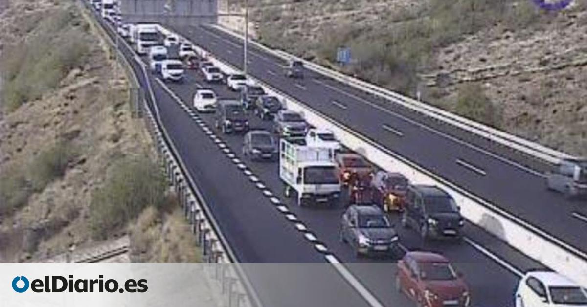 Retenciones en la TF-1 por el vuelco de un coche a la altura de Güímar