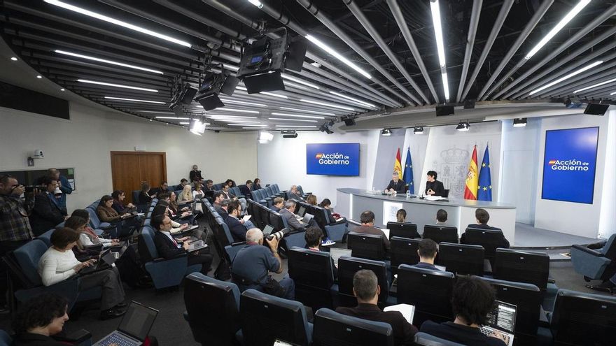 Rueda de prensa en Moncloa tras el Consejo de Ministros