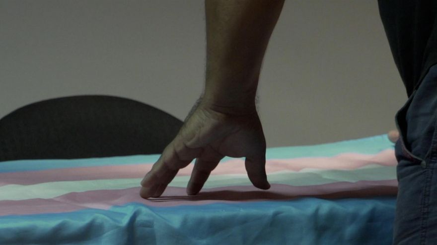 Polonia retiene a los hijos de una madre española por ser trans y considerarla "un peligro psíquico"