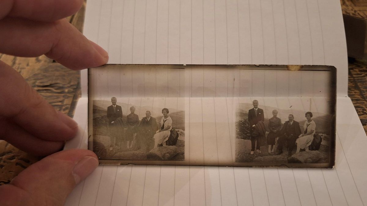 Fotografía inédita del poeta sevillano Vicente Aleixandre, encontrada en una maleta en Madrid.