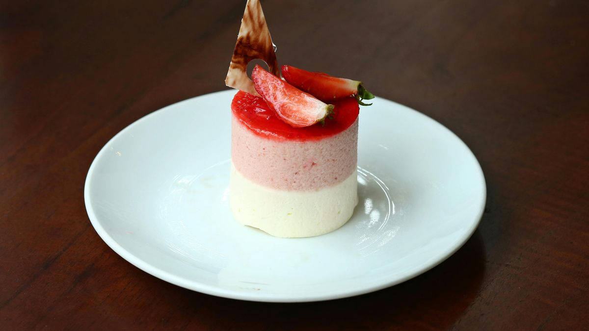 La receta de mousse de fresas que es sana, suave y sabrosa: un postre ligero que se prepara en 15 minutos