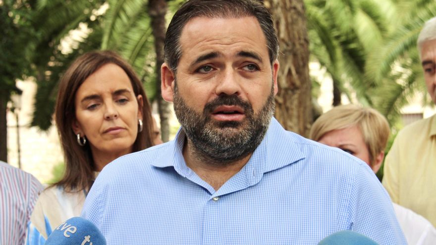 El presidente del PP de Castilla-La Mancha, Paco Núñez, junto a la vicesecretaria del PP, Carmen Fúnez.