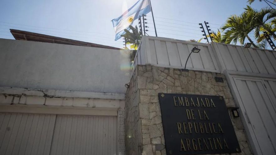 Maduro les exige a los diplomáticos argentinos abandonar Venezuela en las próximas horas