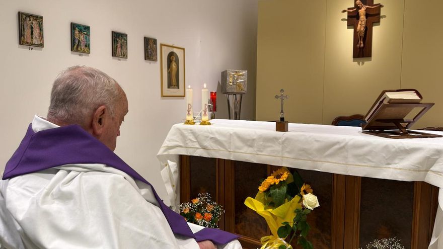 El Vaticano compartió la primera foto del Papa tras un mes de hospitalización