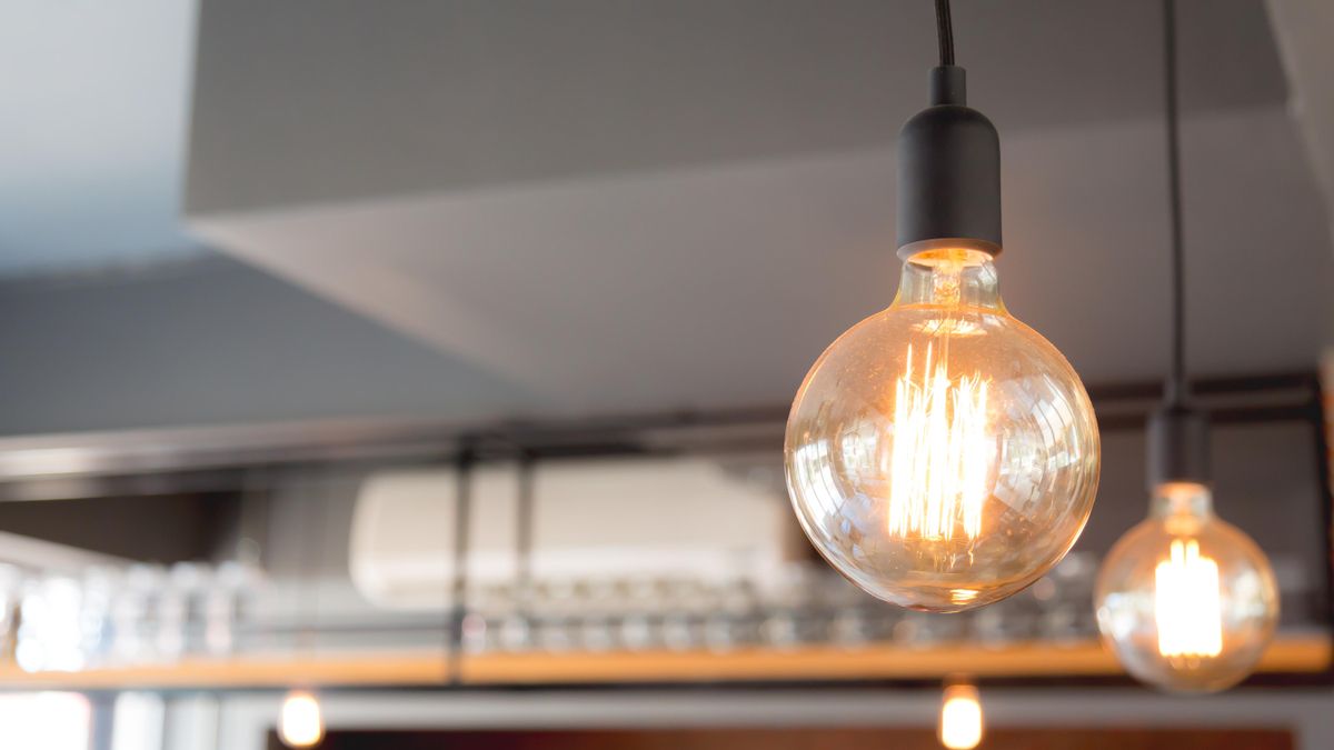 El método para mejorar la iluminación en casa sin pagar más luz, según una experta: "La clave son las capas"