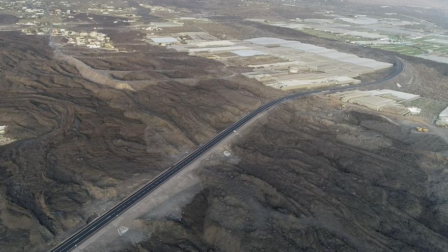 La carretera de la costa discurre en gran parte de su trazado sobre coladas.