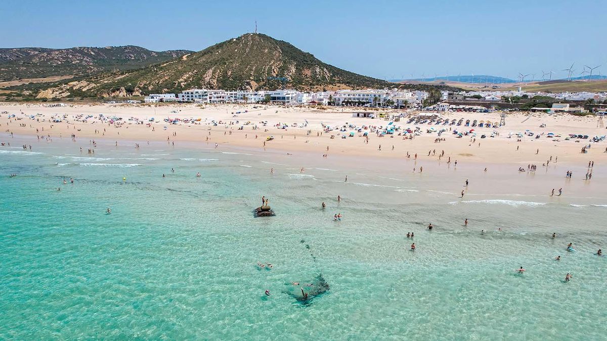 El pueblo gaditano con ocho kilómetros de playas frente al Atlántico y un castillo declarado Bien de Interés Cultural