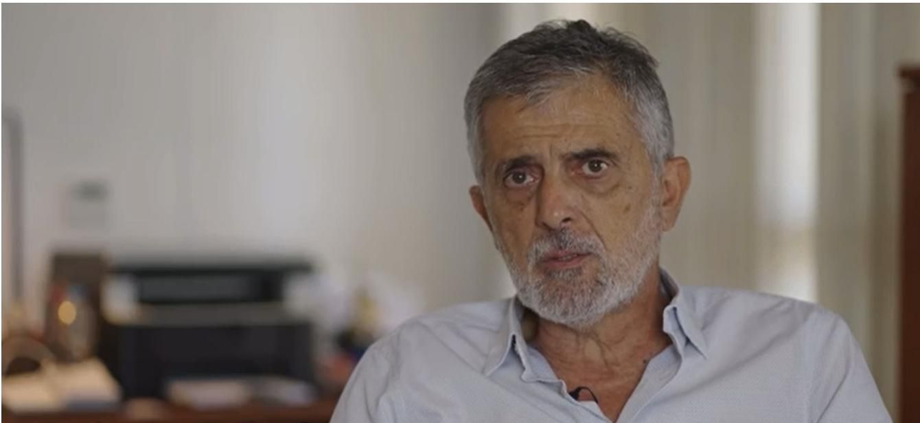 Félix González es médico psiquiatra.