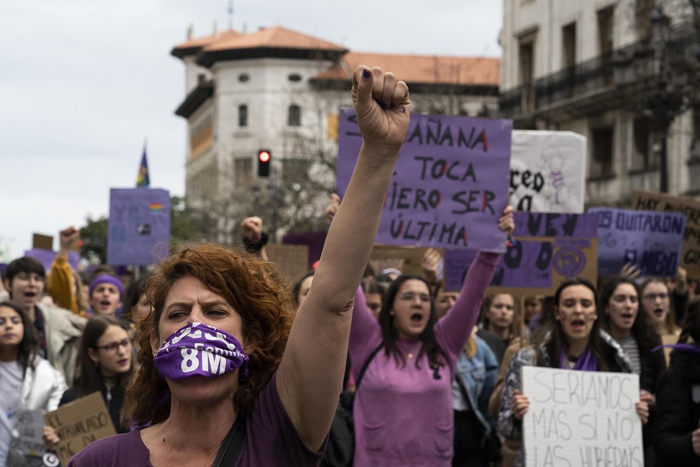 Manifestación feminista por el 8M en Santander. | JOAQUÍN GÓMEZ SASTRE
