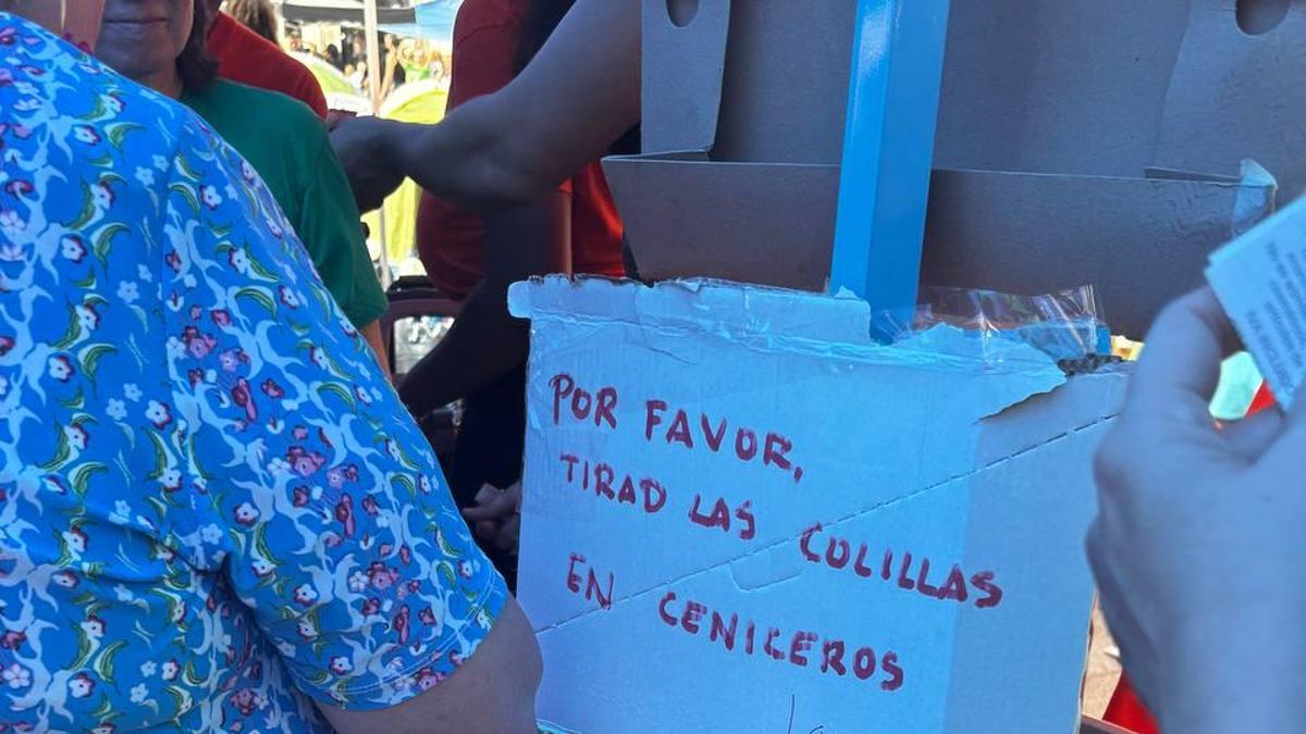 Un cartel en la acampada por la vivienda de la Puerta del Sol