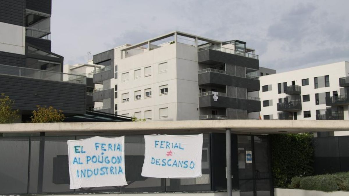 Pancartas contra el proyecto de recinto ferial en El Cañaveral.