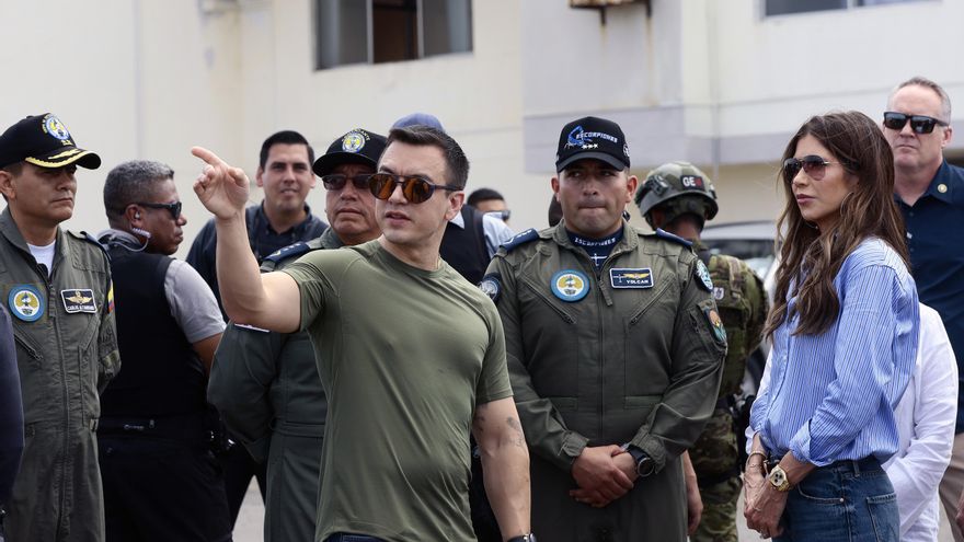 La secretaria de Seguridad de EE.UU. evalúa zona para posible base en la costa de Ecuador