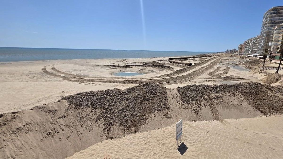 Vista panorámica de la playa de El Perelló con las obras de regeneración. Foto: Sergio Caballero