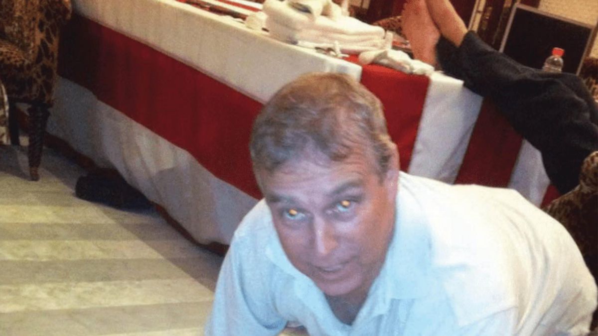 Los archivos de Epstein revelan nuevas imágenes y correos del expríncipe Andrés comprometedores