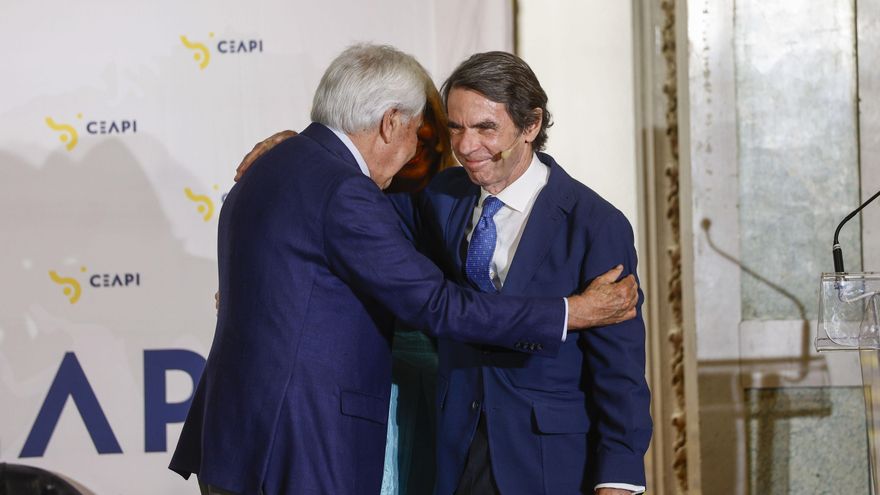 González y Aznar reivindican juntos la centralidad para la política española