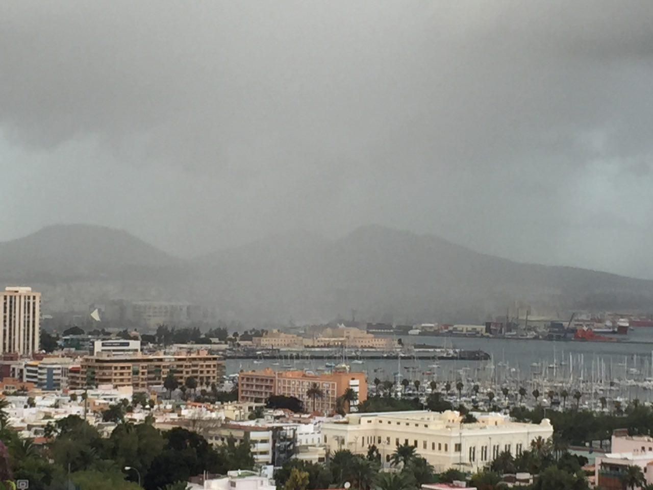 Lluvia en Las Palmas de Gran Canaria (CANARIAS AHORA)