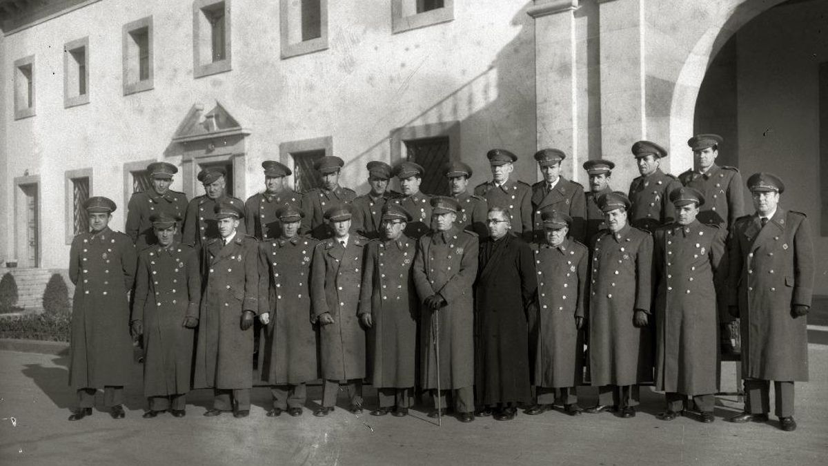 Equipo de seguridad de Martutene en 1948, el año de su apertura.