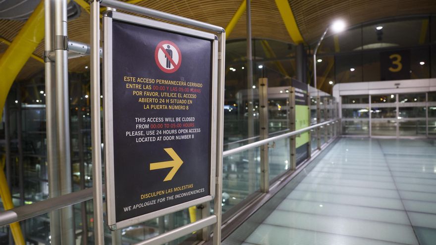 Entre 50 y 70 personas sin hogar duermen fuera de Barajas, según el sindicato Asae