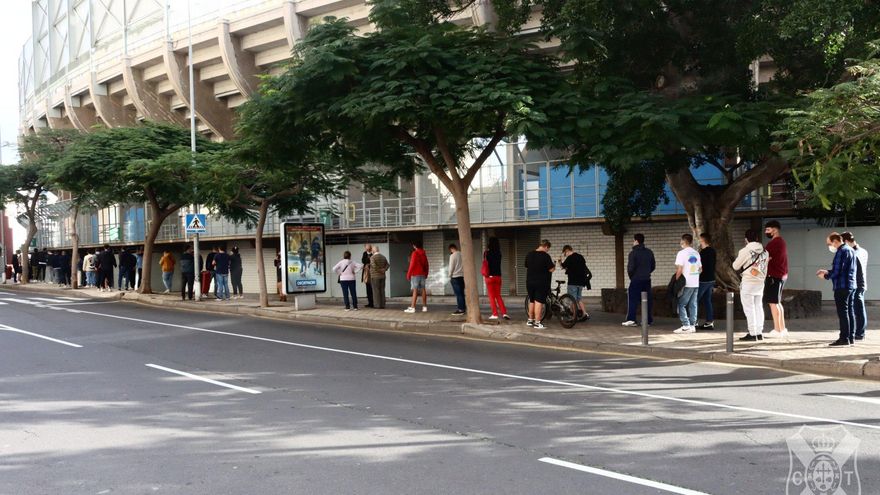 El CD Tenerife solo garantiza la asistencia al derbi de abonados y acompañantes