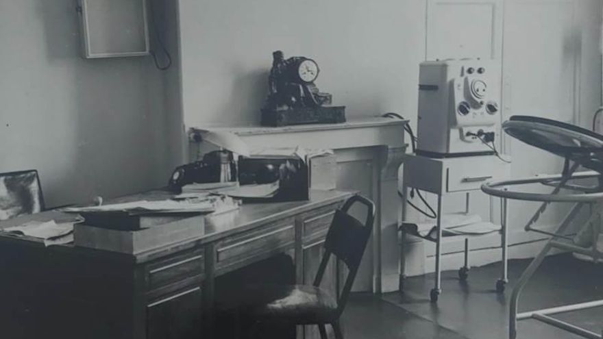 El reloj del siglo XIX que acompañó al lehendakari Aguirre en el exilio de París vuelve a estar en hora