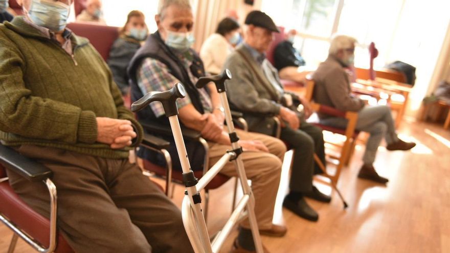 El nuevo decreto de atención en las residencias de mayores establece cómo suplir la falta de profesionales