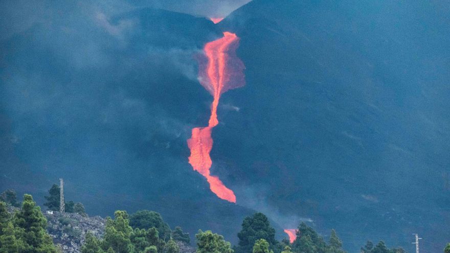Una de las coladas del volcán de La Palma, este domingo