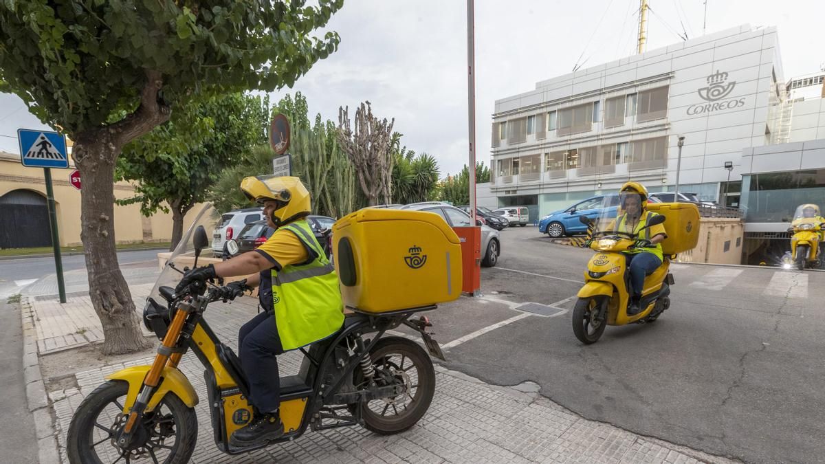 Correos estudia que los carteros ejerzan como 'cajeros automáticos' en pueblos de menos de 500 habitantes